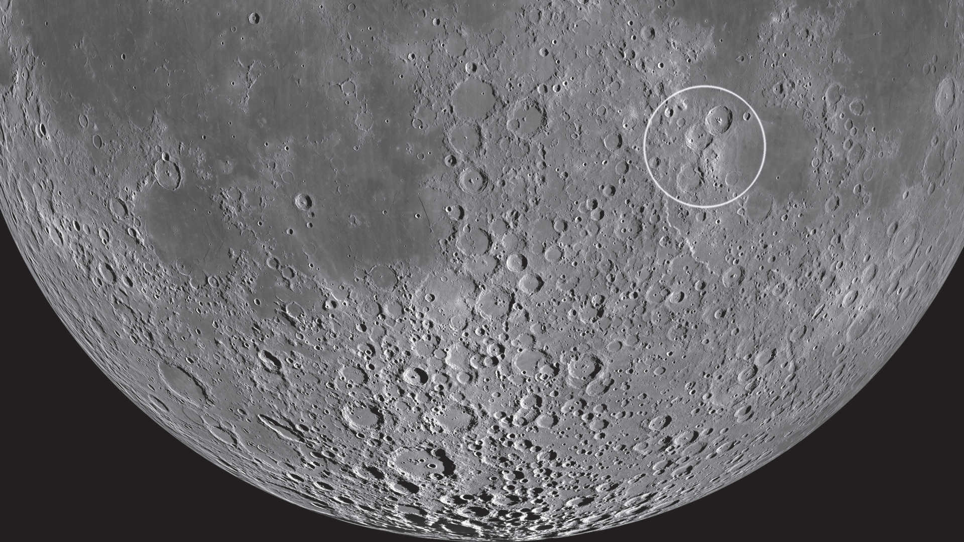 Il trio formato da Theophilus, Cyrillus e Catharina si trova sul margine occidentale del Mare Nectaris. NASA/GSFC/Arizona State University