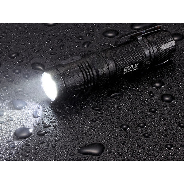 Nitecore EC21 torch